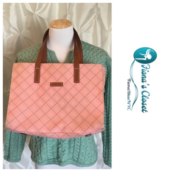Dooney & Bourke Handbags - Beautiful Dooney & Bourke XL Tote